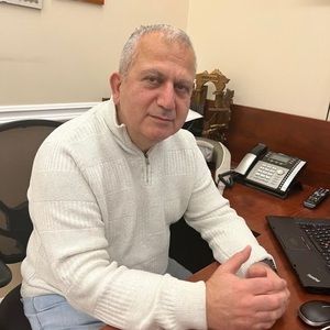 Meet your Posher, Dmitri